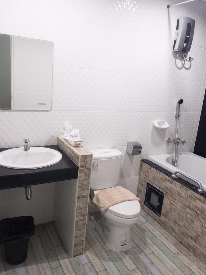 The Icon Service Apartment Si Maha Phot Экстерьер фото