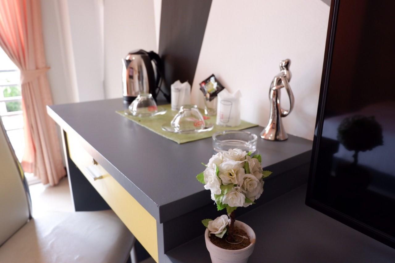 The Icon Service Apartment Si Maha Phot Экстерьер фото